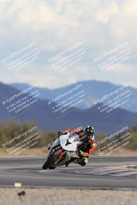 media/Nov-16-2025-Race Pace (Sun) [[8c5fa54630]]/Non Verified Riders (1st 20 Minutes)/5-Turn 15 (110pm)/